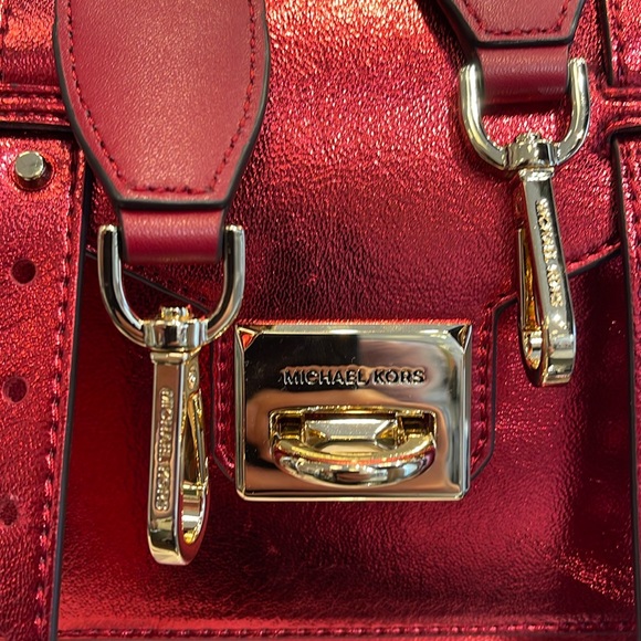 MICHAEL KORS
Manhattan Medium TH SCHOOL Crackled Metallic Leather SATCHEL - Picture 11 of 16